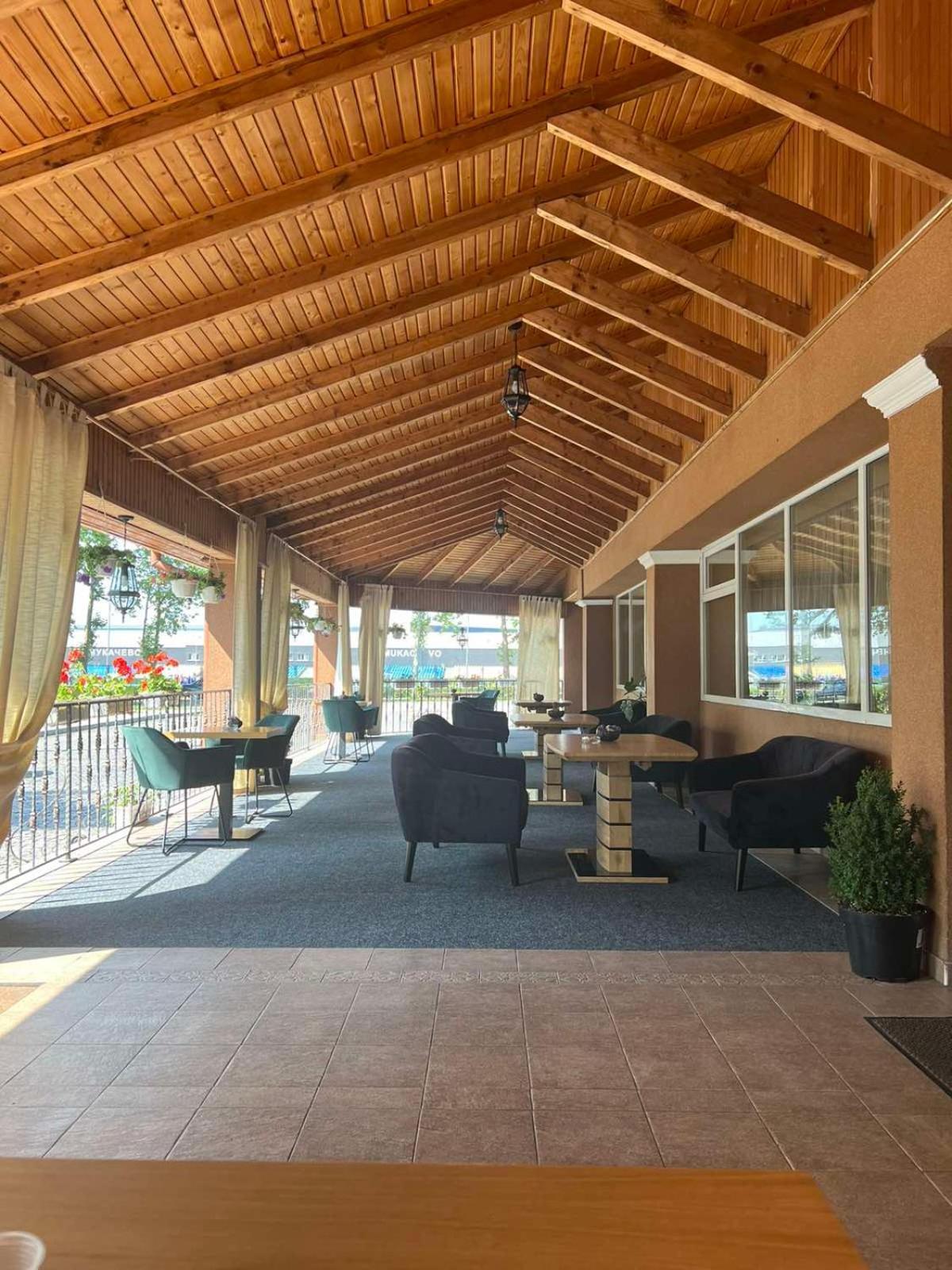 Hotel Intourist Mukacheve Exterior foto